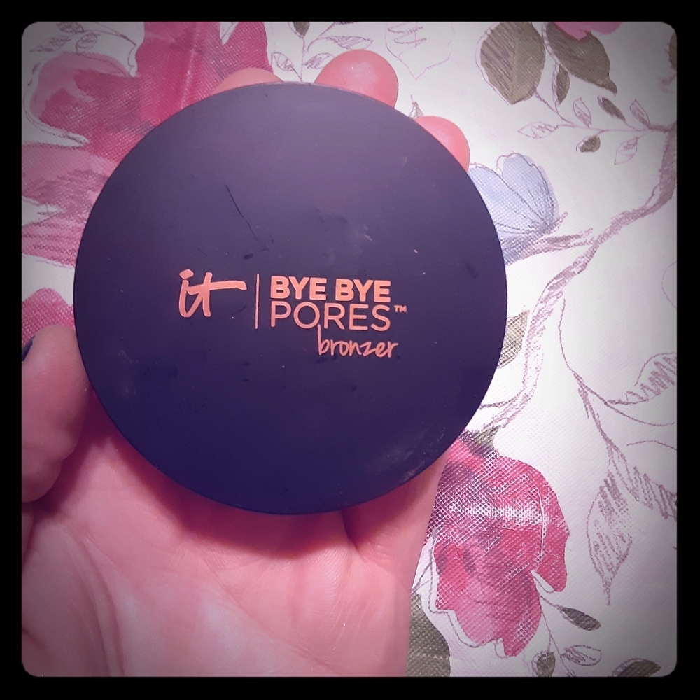 IT! Bye Bye Pores Bronzer